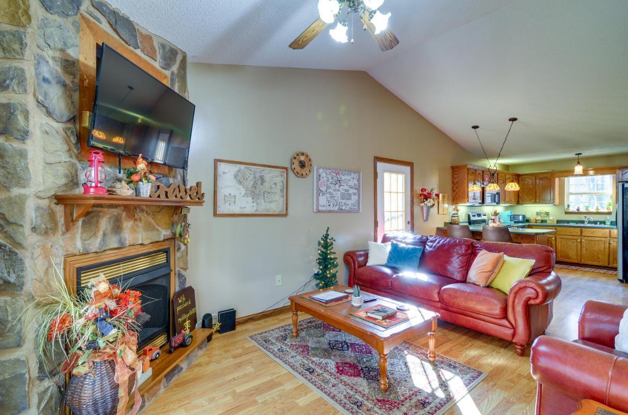 Burnside Resort Cabin With Hot Tub And Outdoor Spots! 외부 사진
