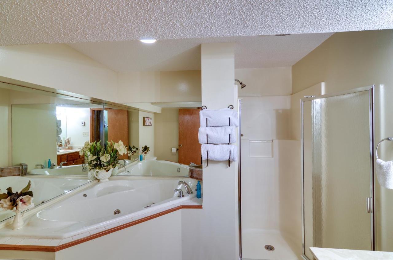 Burnside Resort Cabin With Hot Tub And Outdoor Spots! 외부 사진