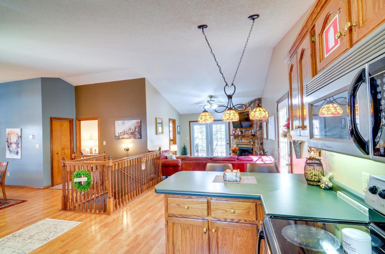 Burnside Resort Cabin With Hot Tub And Outdoor Spots! 외부 사진